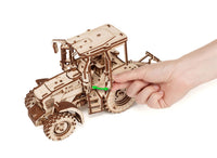 Tractor Belarus 82.3 met Ploeg